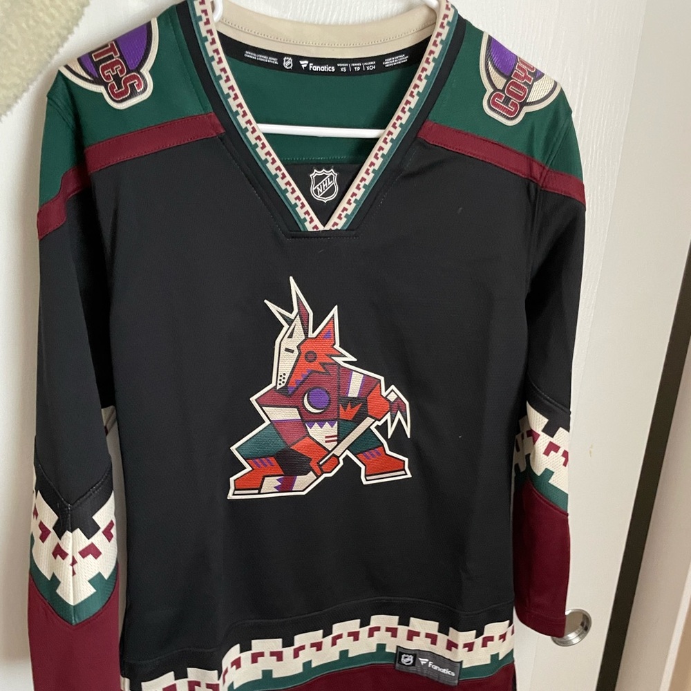 Xs Arizona coyotes jersey